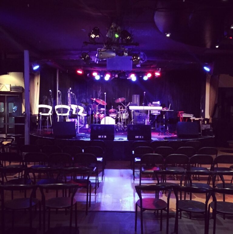 The stage at Harlow's