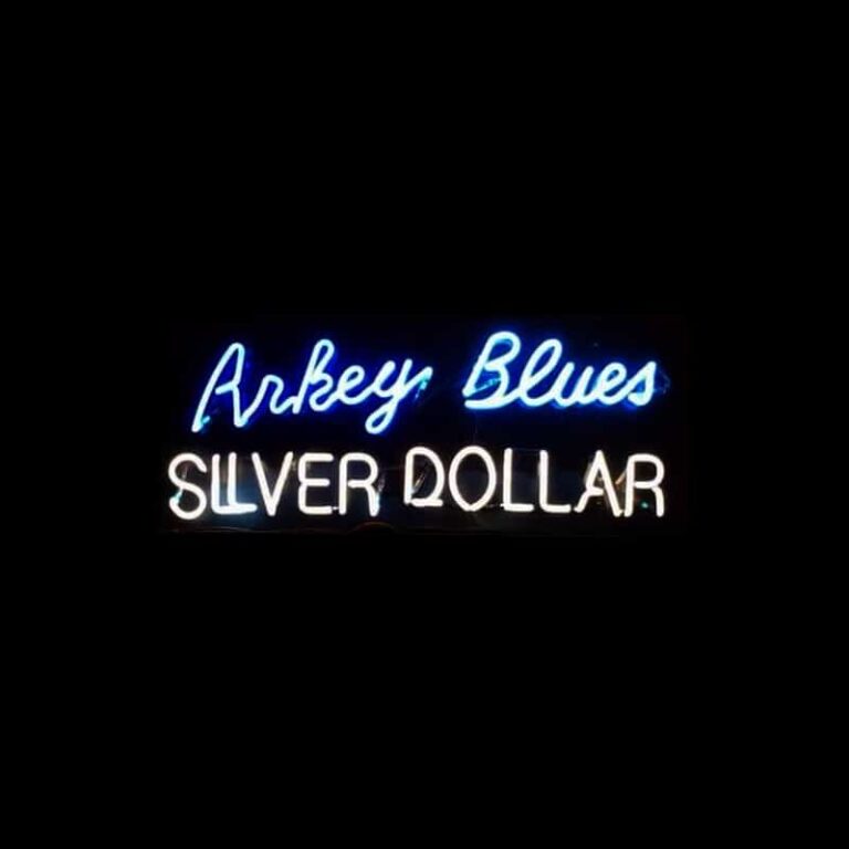 Arkey Blue's Silver Dollar Bandera